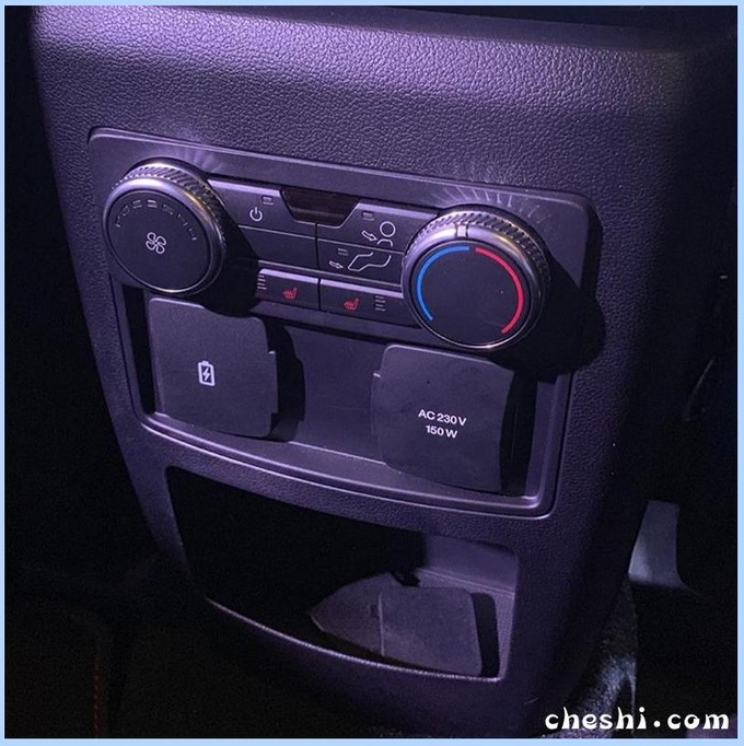 福特全新探险者实拍曝光 内配竖状大屏/年内国产-图6