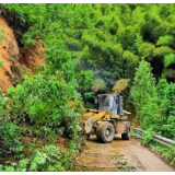 暴雨导致公路塌方 蓝山公路部门全力抢修