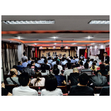 突击夜查解放西路酒吧 毛发检测让吸毒“无处遁形”