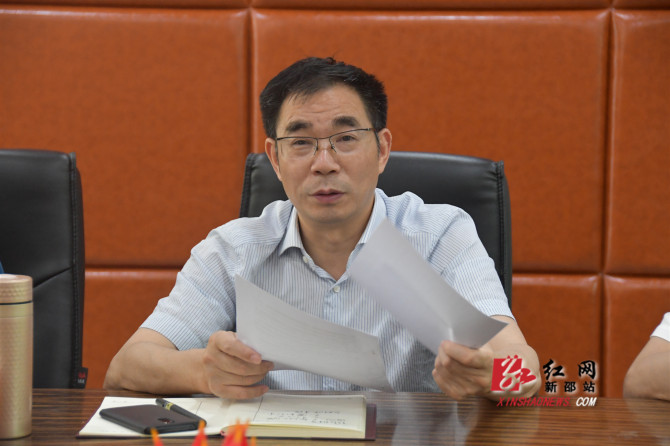 阳晓华调度河长制工作和玫瑰特色小镇建设