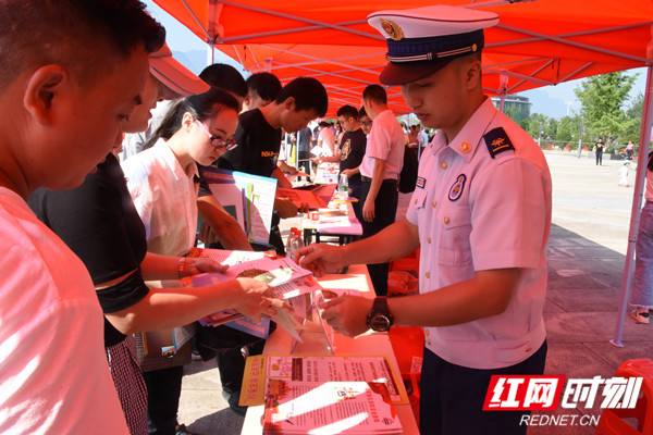 【平安消防】永定消防以市“安全生产月”启动仪式暨安全咨询日活动为契机，积极开展消防宣传