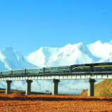 他们一边吸氧,一边开火车