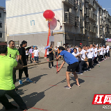 全民健身齐参与 居民拔河比赛颂新风