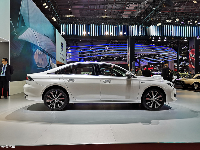 东风标致新一代508L插电式混动版