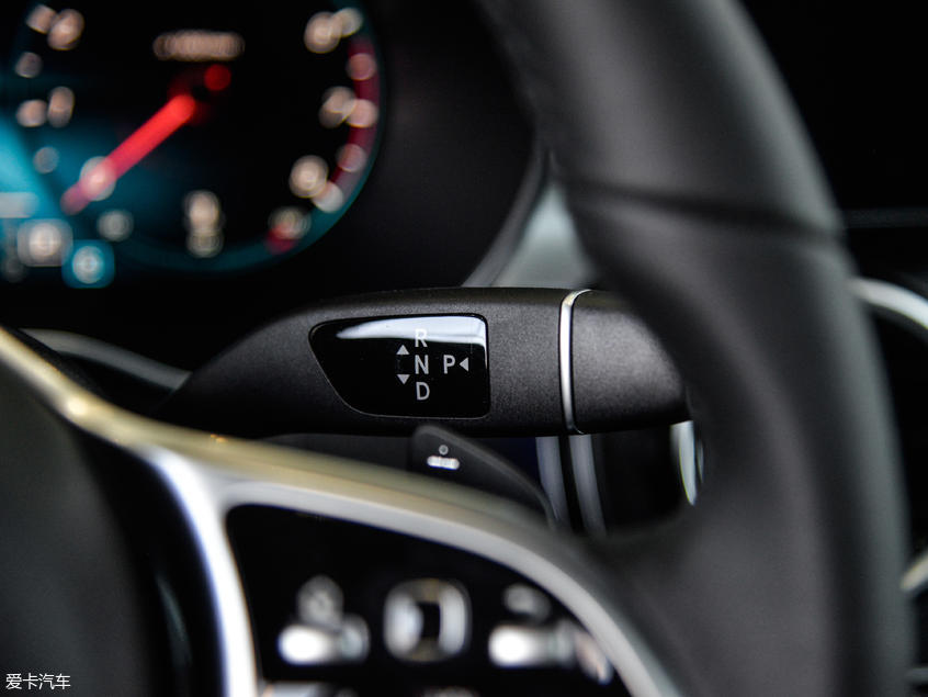 北京奔驰2019款奔驰C级