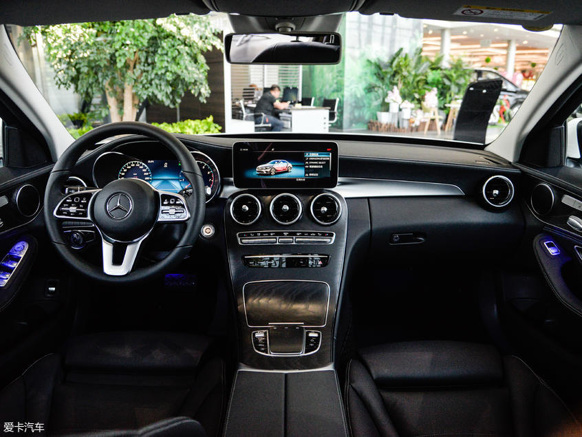 北京奔驰2019款奔驰C级