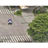 路口遭遇小车抛锚三水“推车哥”火了