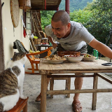 农民蒋金春:让山外的人走进来,让山里的货走出去