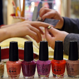 美甲店给人文眼线致角膜上皮脱落 赔礼又赔钱