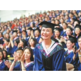 母女同读研妈妈毕业了 校长为55岁硕士点赞