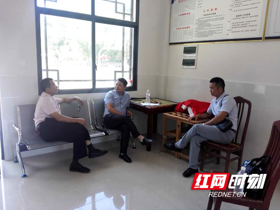 永定区民政局“双联双解暨政企直通车”联系企业对接帮扶村