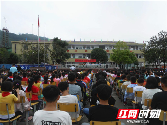 桑植县龙潭坪镇法制讲座深入校园