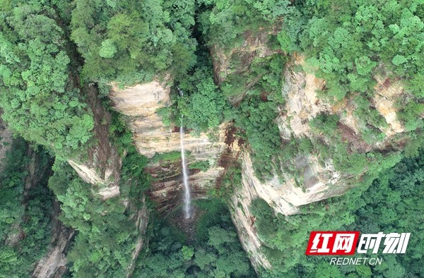 张家界武陵源：惊现峰林飞瀑奇观