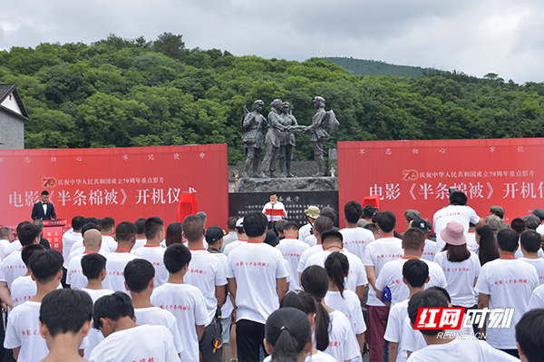 动人故事再演绎 红色电影《半条棉被》沙洲开机