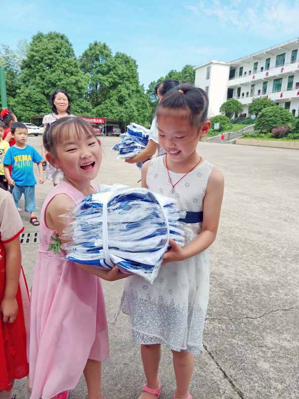 中国儿童慈善日：醴陵民政开展“三社联动”关爱留守儿童活动 (2)副本.jpg