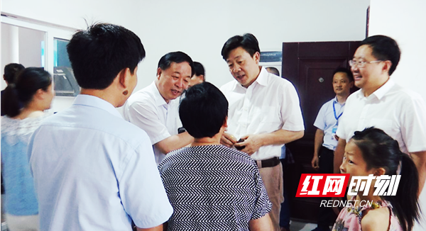 隆回易地搬迁:上班顾家两不误 一心不再挂两头