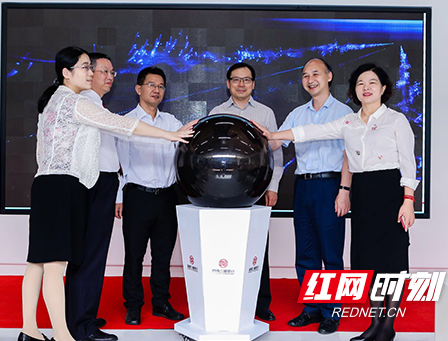 银行网点内上演科幻大片 三湘银行打造5G智慧网点
