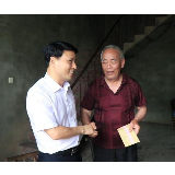 钱丹青走访慰问老党员
