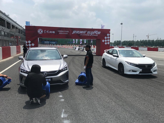 最像法系车的国产车 赛道体验东风风神奕炫-图1