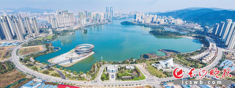 　　由中国金茂参与投资建设的梅溪湖国际新城正成为长沙一片生态宜居、可持续发展的活力新城。资料图片