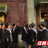 一场特殊的“毕业典礼”长沙举行 26年湘菜老店温馨闭店
