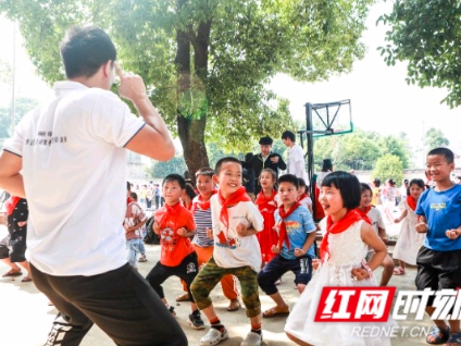 与你同行 湖南省优秀退役运动员走进停钟小学