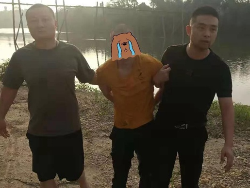 一广西男子潜逃了一晚上，大清早在河中被湘潭县民警抓获（图）