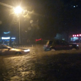视频｜益阳城区突降暴雨多地内涝 多部门紧急出动