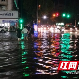 桃江遭受短时强降雨天气 县城低洼地区积水较深交通受阻
