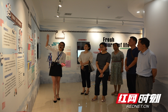 张家界市红十字会一行参观市中心血站健康科普教育基地