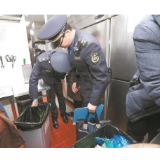 为上海垃圾分类进入“强制时代”鼓与呼