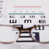 视力与三好生评选挂钩?当地教育局:望营造护眼氛围