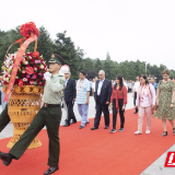 非洲六国代表团赴韶山缅怀伟人