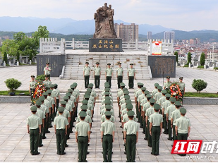 武警邵阳支队赴五泊山烈士陵园开展主题党日活动 缅怀革命先烈