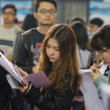 媒体刊文探讨：就业替代压力大，高校能跑赢AI吗