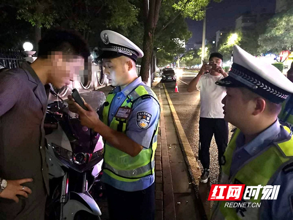图六：严查交通违法保大庆.jpg