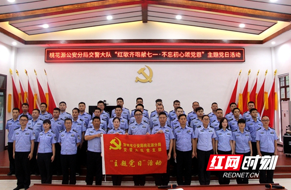 图四：唱红歌铭党恩.jpg