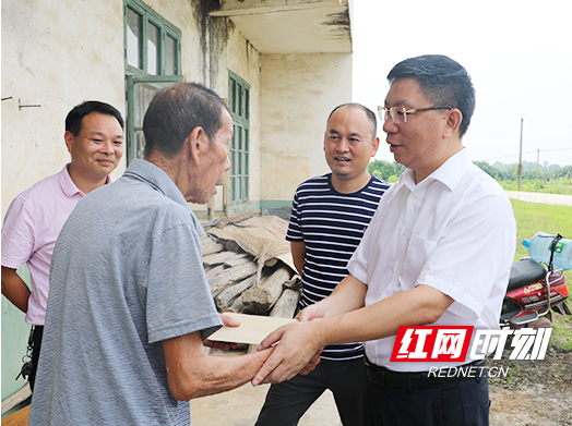 冷暖挂在心间！石鼓区长走访慰问部分老党员和困难党员