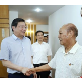 要将特别的爱献给最可爱的老党员
