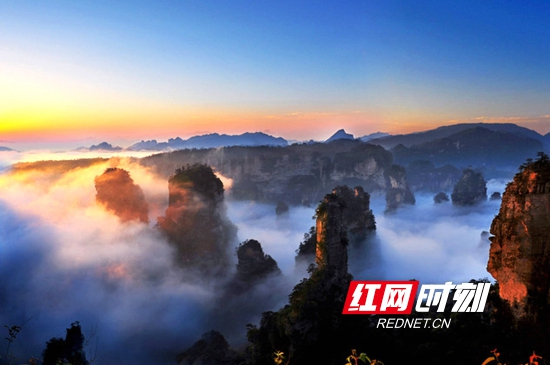 张家界武陵源核心景区管委会职工写诗颂党恩