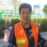 为了他的“耳朵”，环卫阿姨顶着烈日翻了一车垃圾，最后……