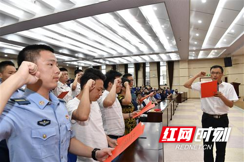张家界航院举行“七一”表彰大会