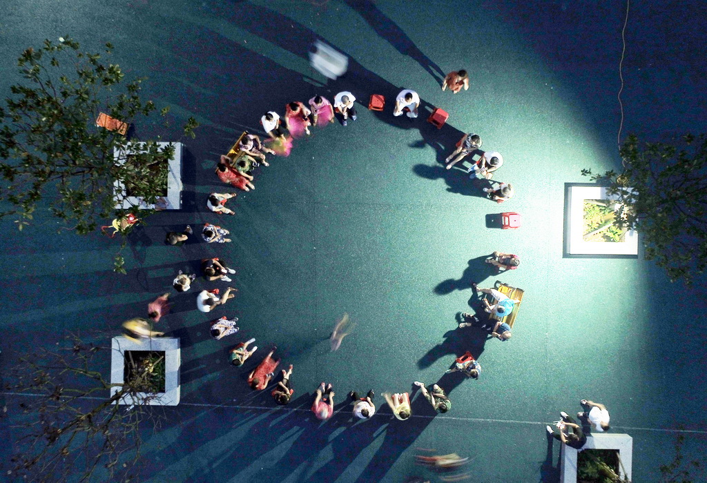 上栗县福田镇边塘村正在召开群众贴心会。陈刚 摄