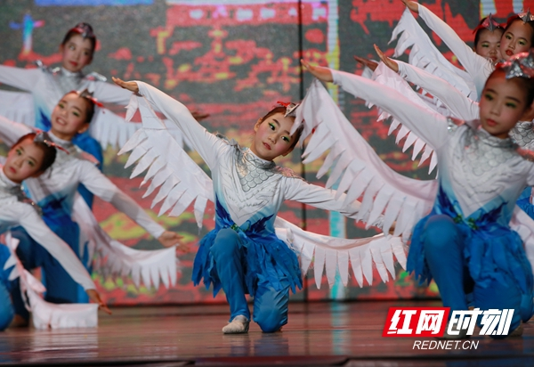 张家界武陵源举办“锦绣潇湘 快乐武陵源”少儿才艺展演活动