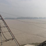 杭州九堡大桥下3人观潮被卷走，2人生还1人死亡