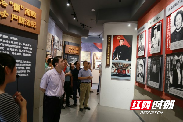 格式工厂“不忘初心，牢记使命”主题党日活动 (2).jpg