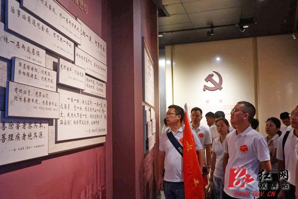 参观陈列馆1.jpg