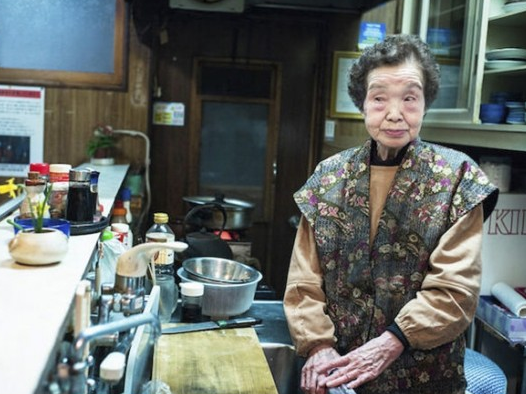 调查：日本八成受访者忧养老金制度 对晚年不安