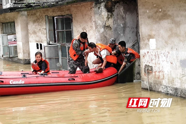 邵阳军分区：抢险救灾刻不容缓  中流砥柱抒写忠诚