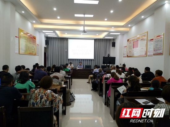 永定区官黎坪街道龙门社区再掀全民创卫热潮